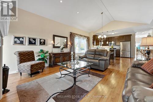 4 Geranium Avenue, Hamilton, ON - Indoor Photo Showing Living Room