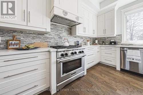 600 Maplehurst Avenue, Oakville, ON - Indoor Photo Showing Kitchen With Upgraded Kitchen