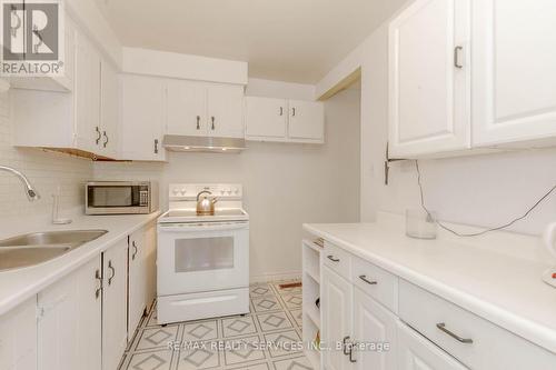 41 - 41 Baronwood Court, Brampton, ON - Indoor Photo Showing Kitchen With Double Sink