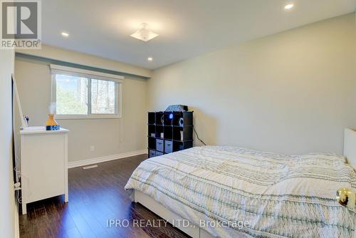 208 Meadows Boulevard, Mississauga, ON - Indoor Photo Showing Bedroom
