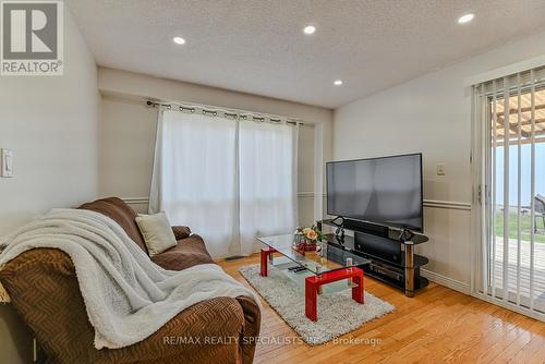 23 Gold Finch Court, Brampton, ON - Indoor Photo Showing Living Room