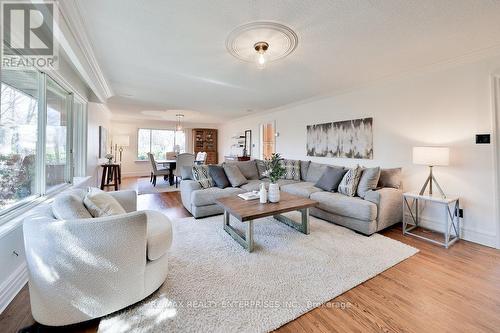 1570 Steveles Cres, Mississauga, ON - Indoor Photo Showing Living Room