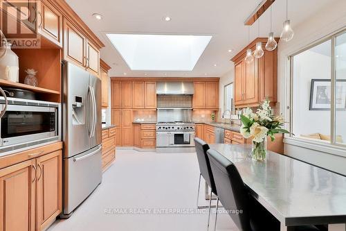 1570 Steveles Crescent, Mississauga, ON - Indoor Photo Showing Kitchen