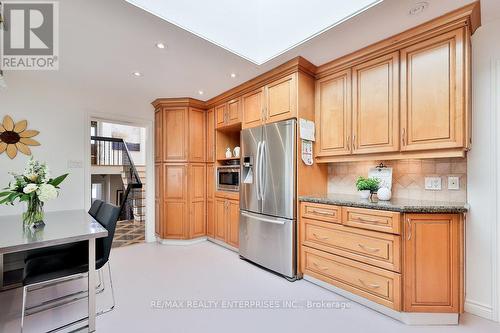 1570 Steveles Cres, Mississauga, ON - Indoor Photo Showing Kitchen
