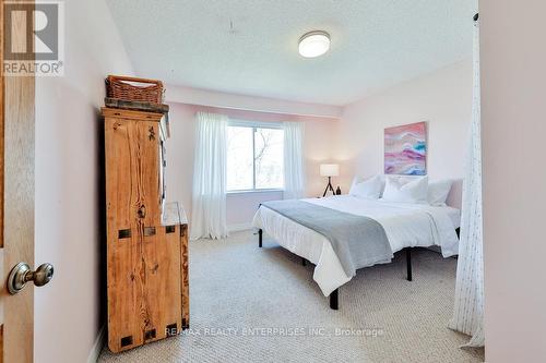 1570 Steveles Cres, Mississauga, ON - Indoor Photo Showing Bedroom