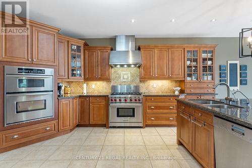 14586 Kennedy Road N, Caledon, ON - Indoor Photo Showing Kitchen With Double Sink