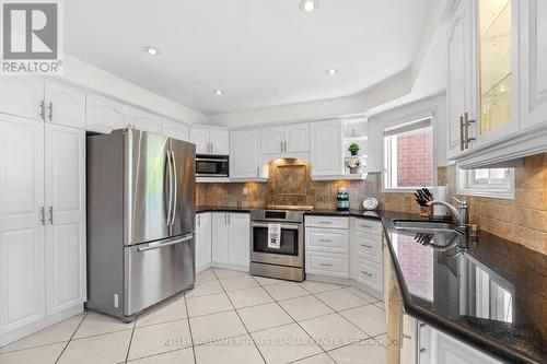 5898 Mersey Street, Mississauga, ON - Indoor Photo Showing Kitchen With Upgraded Kitchen