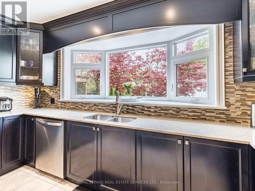 46 Jessie Street, Brampton, ON - Indoor Photo Showing Kitchen With Double Sink With Upgraded Kitchen