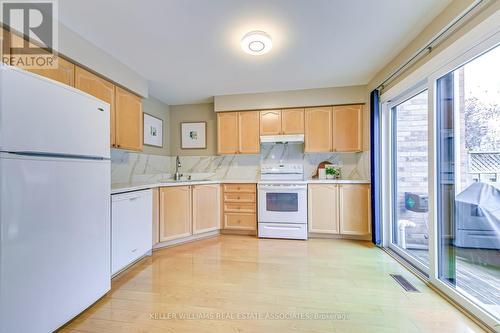 2087 Broadleaf Crescent, Burlington, ON - Indoor Photo Showing Kitchen With Double Sink