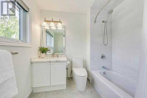 2087 Broadleaf Crescent, Burlington, ON - Indoor Photo Showing Bathroom
