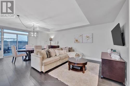602 - 35 Fontenay Court, Toronto, ON - Indoor Photo Showing Living Room