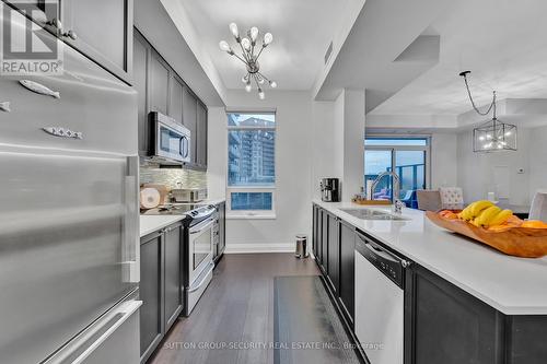 602 - 35 Fontenay Court, Toronto, ON - Indoor Photo Showing Kitchen With Upgraded Kitchen