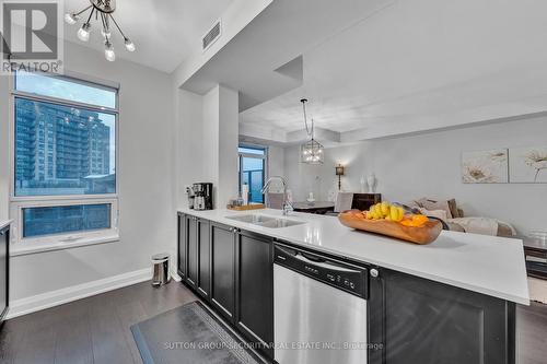 602 - 35 Fontenay Court, Toronto, ON - Indoor Photo Showing Kitchen With Double Sink