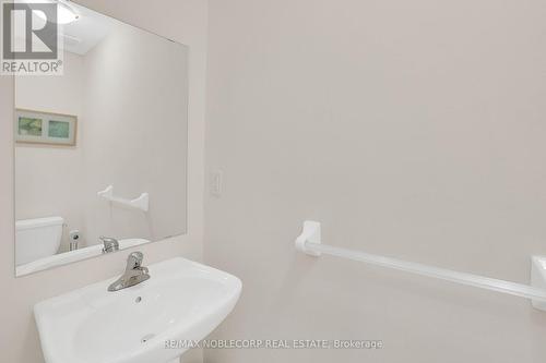 15 Elsinore Street, Vaughan, ON - Indoor Photo Showing Bathroom