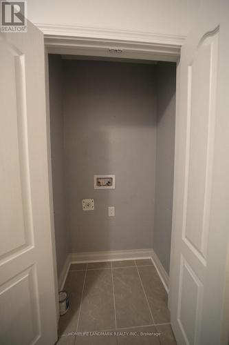 33 Millard Avenue E, Newmarket, ON - Indoor Photo Showing Other Room