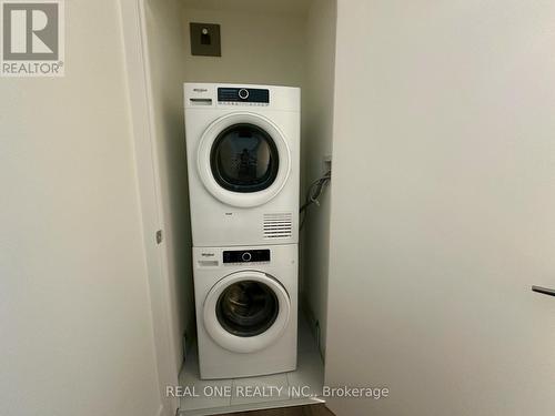 1028 - 14 David Eyer Road, Richmond Hill, ON - Indoor Photo Showing Laundry Room