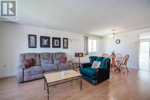 331 Christine Drive, Midland, ON - Indoor Photo Showing Living Room