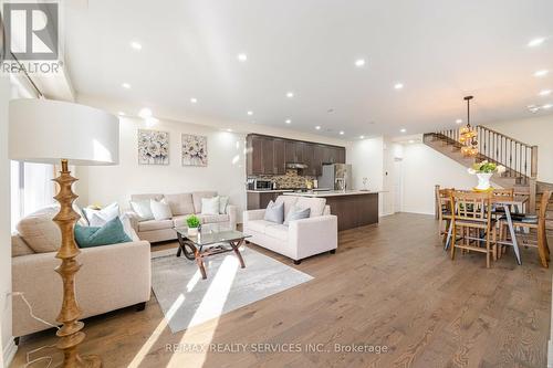 21 Arrowview Drive, Brampton, ON - Indoor Photo Showing Living Room