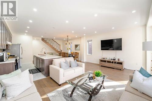 21 Arrowview Drive, Brampton, ON - Indoor Photo Showing Living Room