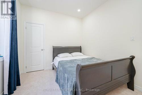 21 Arrowview Drive, Brampton, ON - Indoor Photo Showing Bedroom