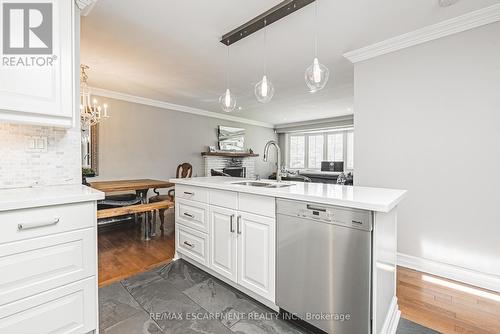 4030 Grapehill Avenue, Burlington, ON - Indoor Photo Showing Kitchen