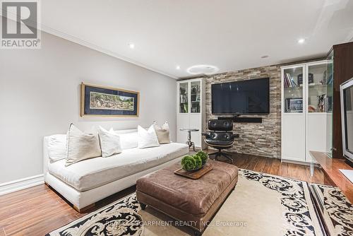 4030 Grapehill Avenue, Burlington, ON - Indoor Photo Showing Living Room