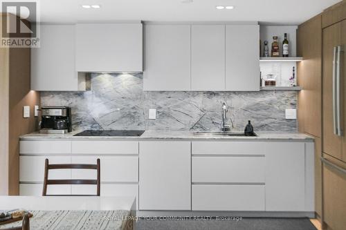 #109 -349 St Clair Ave W, Toronto, ON - Indoor Photo Showing Kitchen With Upgraded Kitchen