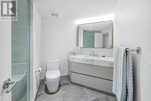 #109 -349 St Clair Ave W, Toronto, ON - Indoor Photo Showing Bathroom