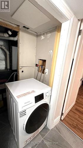 393 Vancouver Crescent, Oshawa, ON - Indoor Photo Showing Laundry Room