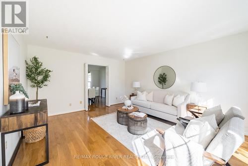 5 Karen Ann Crescent, Toronto, ON - Indoor Photo Showing Living Room