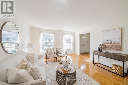 5 Karen Ann Crescent, Toronto, ON - Indoor Photo Showing Living Room