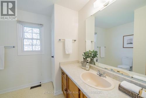 5 Karen Ann Crescent, Toronto, ON - Indoor Photo Showing Bathroom