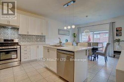 288 Pimlico Drive, Oshawa, ON - Indoor Photo Showing Kitchen With Upgraded Kitchen