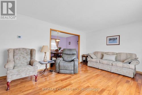 659 Front Street, Quinte West, ON - Indoor Photo Showing Living Room