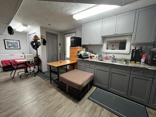 Family room - 97 Rue Boucher, Témiscaming, QC - Indoor Photo Showing Kitchen