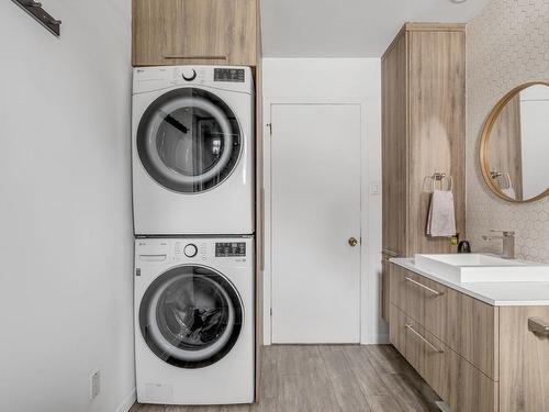 Bathroom - 110 Rue Lacroix, Saint-Henri, QC - Indoor Photo Showing Laundry Room