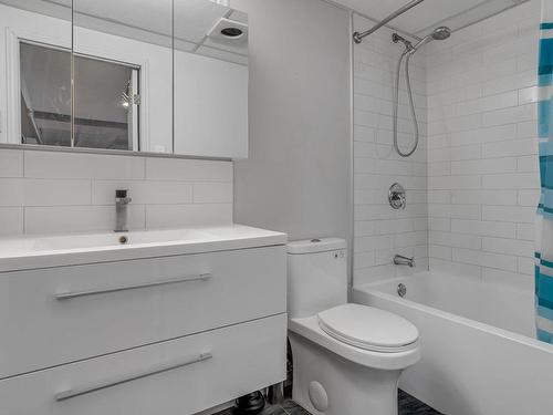Bathroom - 110 Rue Lacroix, Saint-Henri, QC - Indoor Photo Showing Bathroom
