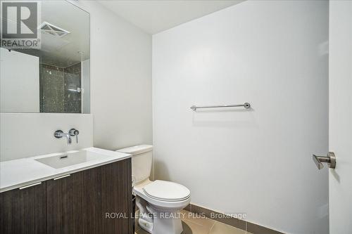 1010 - 100 Harbour Street, Toronto, ON - Indoor Photo Showing Bathroom