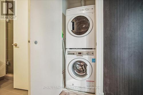 1010 - 100 Harbour Street, Toronto, ON - Indoor Photo Showing Laundry Room