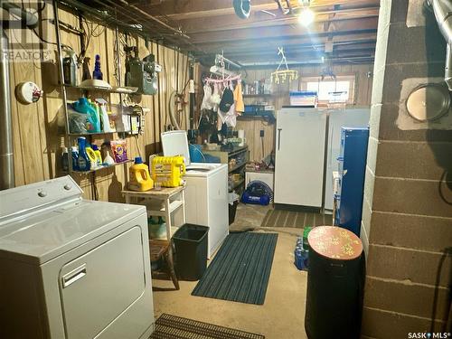 206 Garnet Street, Regina, SK - Indoor Photo Showing Laundry Room
