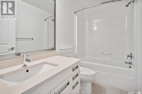 115 135 Ashworth Crescent, Saskatoon, SK - Indoor Photo Showing Bathroom