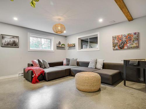 Salle familiale - 4896 Ch. De La Grande-Vallée, Chertsey, QC - Indoor Photo Showing Living Room