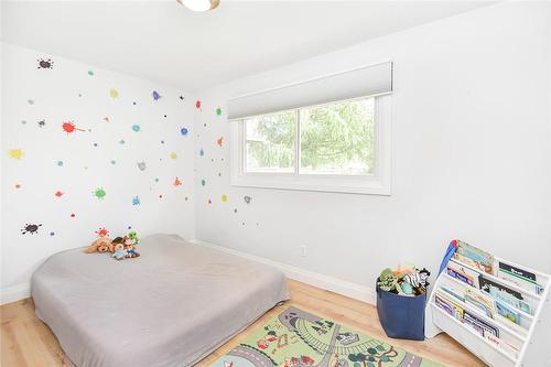 25 Seneca Crescent, Brantford, ON - Indoor Photo Showing Bedroom