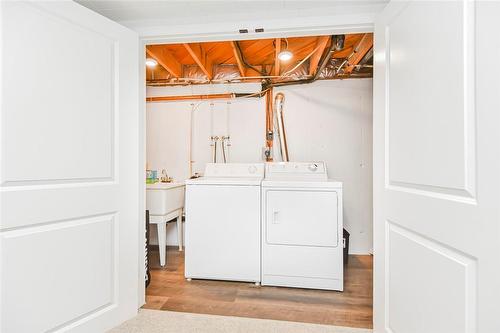 25 Seneca Crescent, Brantford, ON - Indoor Photo Showing Laundry Room