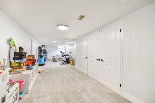 25 Seneca Crescent, Brantford, ON - Indoor Photo Showing Other Room