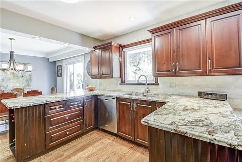692 Courtland Place, Burlington, ON - Indoor Photo Showing Kitchen With Double Sink