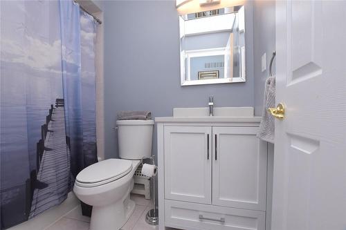 17 Durrell Court, Hamilton, ON - Indoor Photo Showing Bathroom