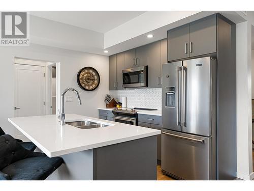 108-2925 Westsyde Rd, Kamloops, BC - Indoor Photo Showing Kitchen With Double Sink With Upgraded Kitchen
