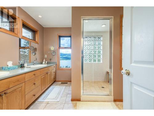 9237 Kokanee Road, Vernon, BC - Indoor Photo Showing Bathroom