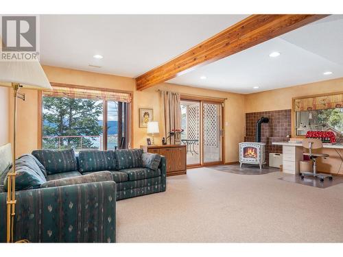 9237 Kokanee Road, Vernon, BC - Indoor Photo Showing Living Room